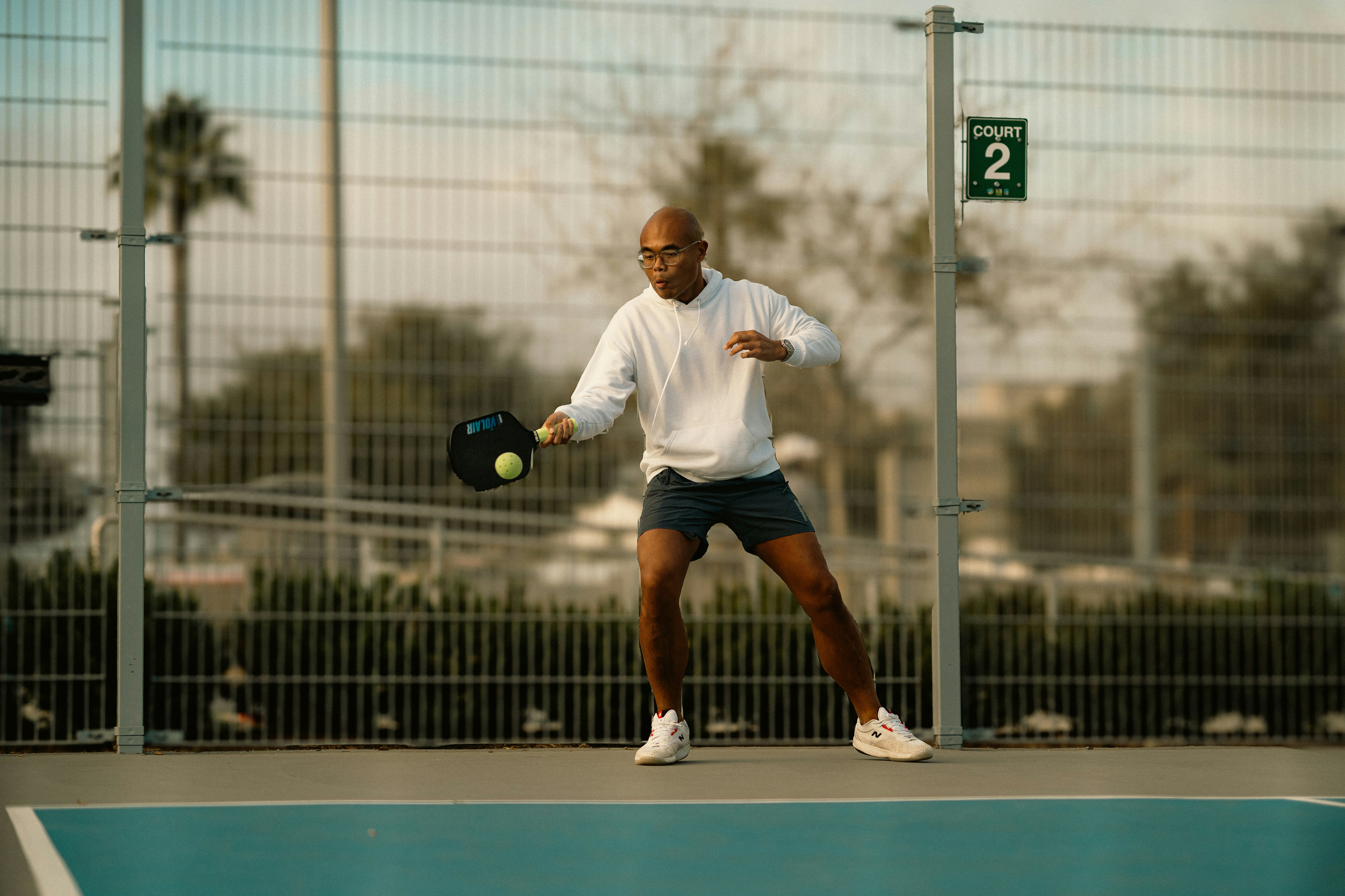 man playing pickleball with wide hip stance showing no signs of tight hip flexors